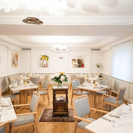 Hotel-restaurant Gollner ホテル Lebring