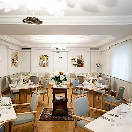ホテル Hotel-restaurant Gollner