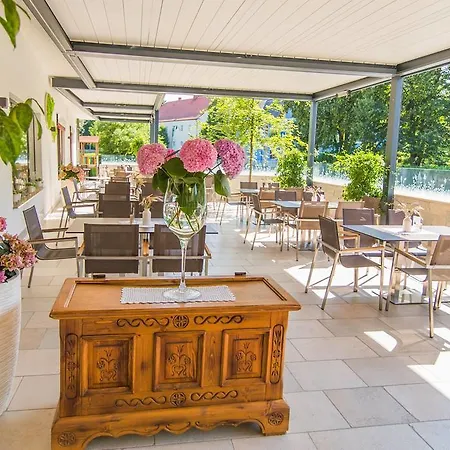Hotel-restaurant Gollner Szálloda Lebring
